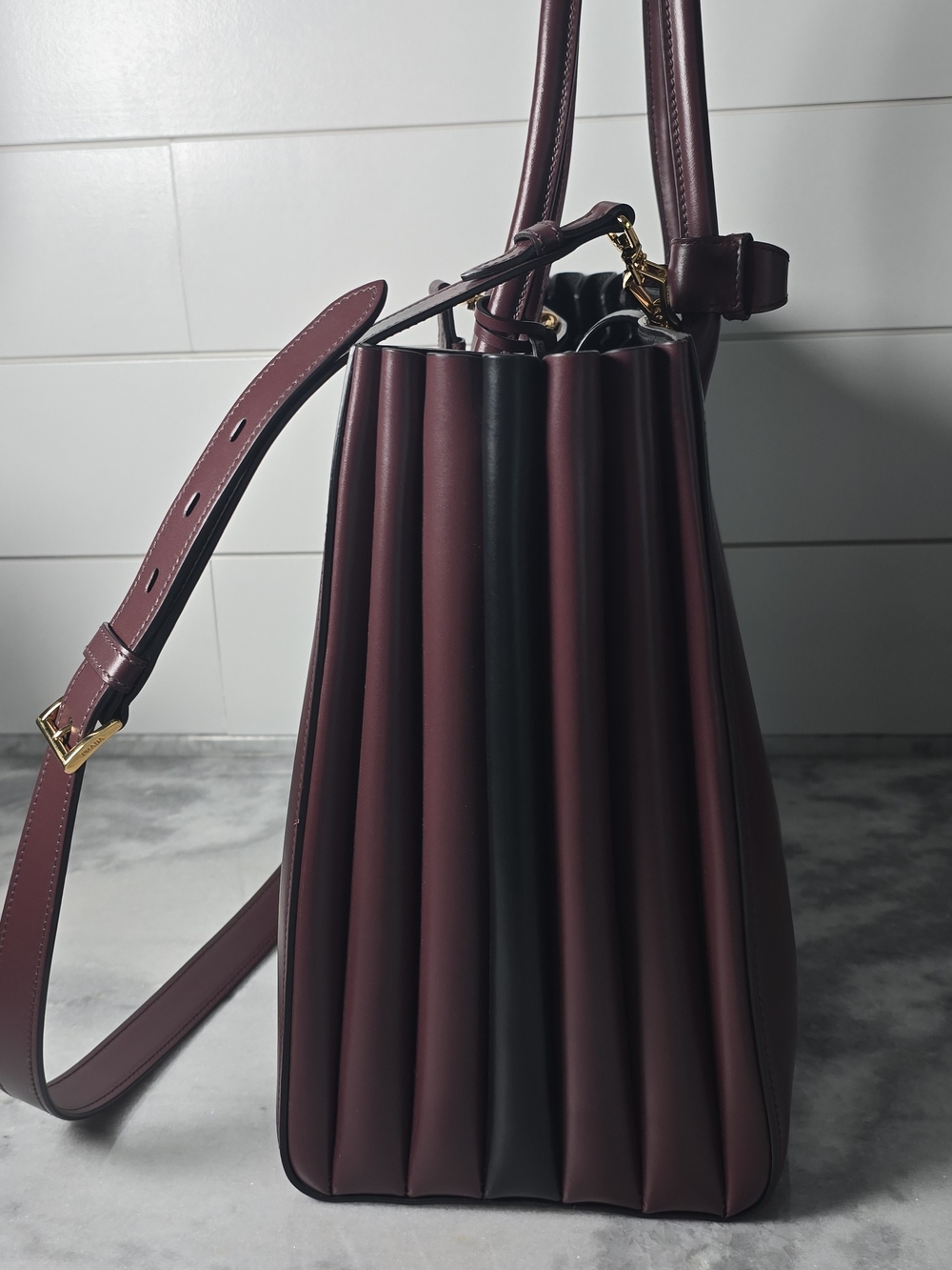Prada Burgundy Leather Tote Bag with Shoulder Strap AMAZING Has Dust Bag - Picture 7 of 11